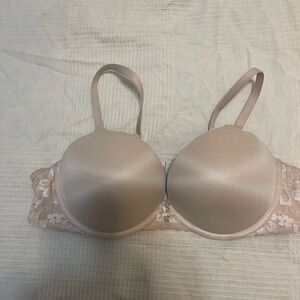 Victoria Secret Lace Trimmed Bra in Cream 40C